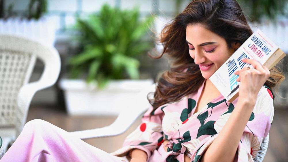 দম। রোয়াব। ধক। নুসরত জাহানের ধক আছে। 