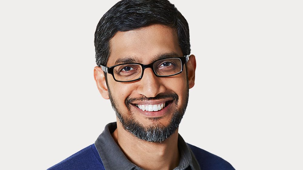 সুন্দর পিচাই (গুগল, অ্যালফাবেট)। মা স্টেনোগ্রাফার, বাবা ইলেকট্রিকাল ইঞ্জিনিয়ার। সুন্দরের জন্ম মাদুরাই শহরে। স্কুলের শিক্ষা চেন্নাইয়ে শেষ করে খড়্গপুর আইআইটি থেকে স্নাতক হন। ২০০৪ সালে গুগলে যোগ দেন। ২০১৫ সালে গুগলের সিইও হিসেবে বেছে নেওয়া হয় সুন্দরকে। তাঁর আগে এই দায়িত্বে ছিলেন ল্যারি পেজ। পরে ২০১৯ সালে গুগলের মূল সংস্থা অ্যালফাবেটেরও সিইও হন তিনি। বয়স এখন ৪৯।