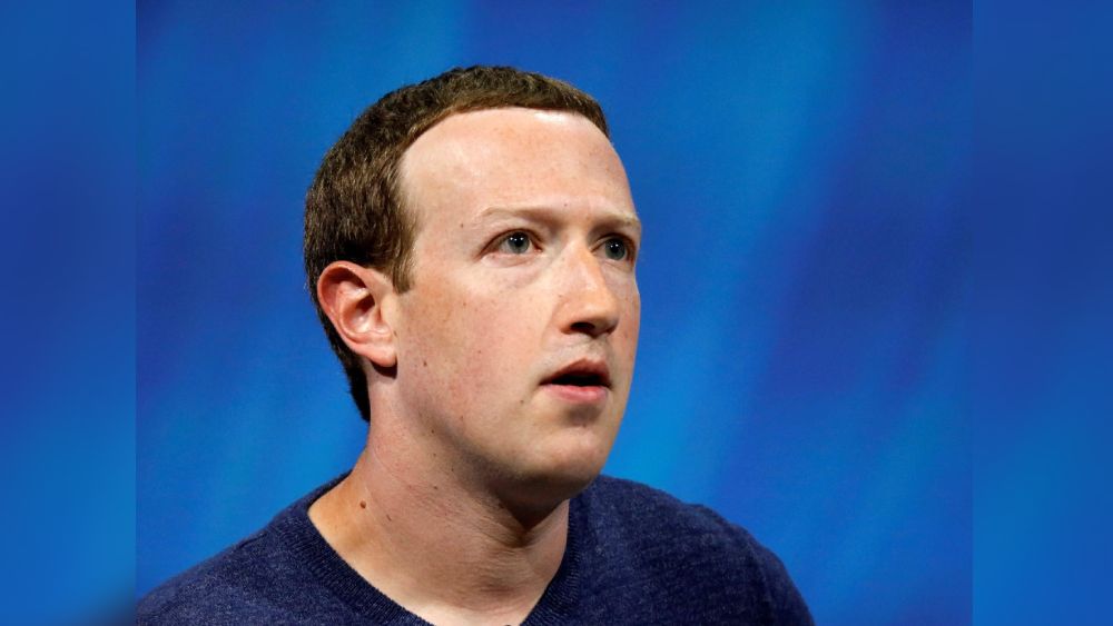 এখন থেকে বছর খানেক পরে যদি দেখেন মার্ক জাকারাবার্গের ‘ফেসবুক’-এর দায়িত্ব কোনও ভারতীয় সামলাচ্ছেন, তবে কি খুব অবাক হবেন? অথবা অ্যাপলের টিম কুক সাদরে তাঁর জায়গাটি ছেড়ে দিলেন কোনও আইআইটি প্রশিক্ষিত ভারতের যুবককে! খুব বিস্ময় বোধ করবেন কি?