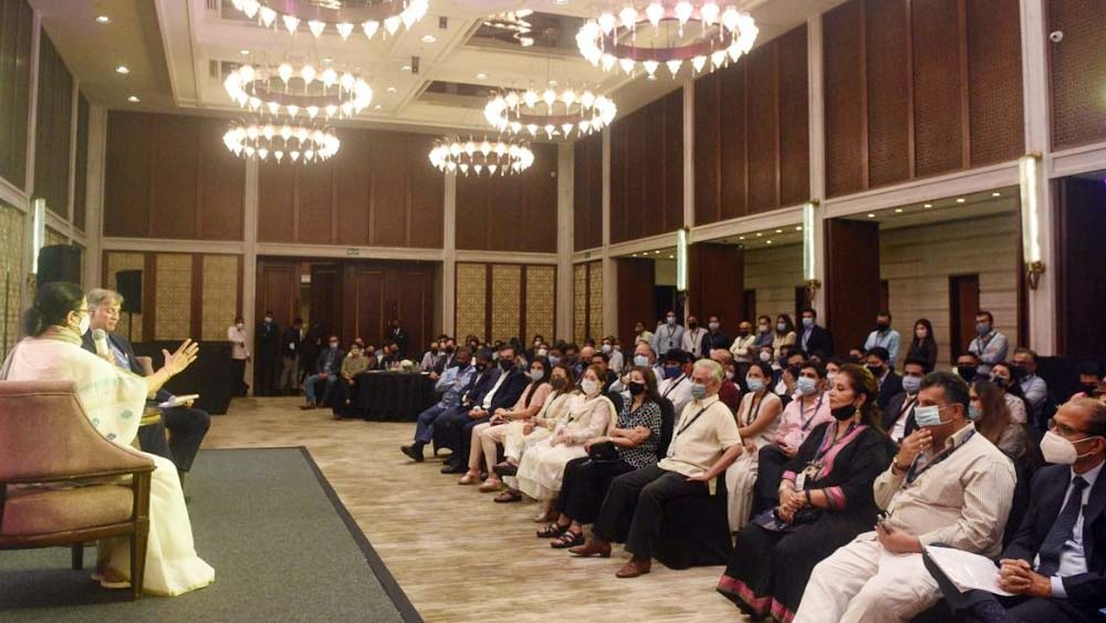  বৈঠকে বাংলায় শিল্প-সম্ভাবনার বিষয়টি তুলে ধরেন মমতা।