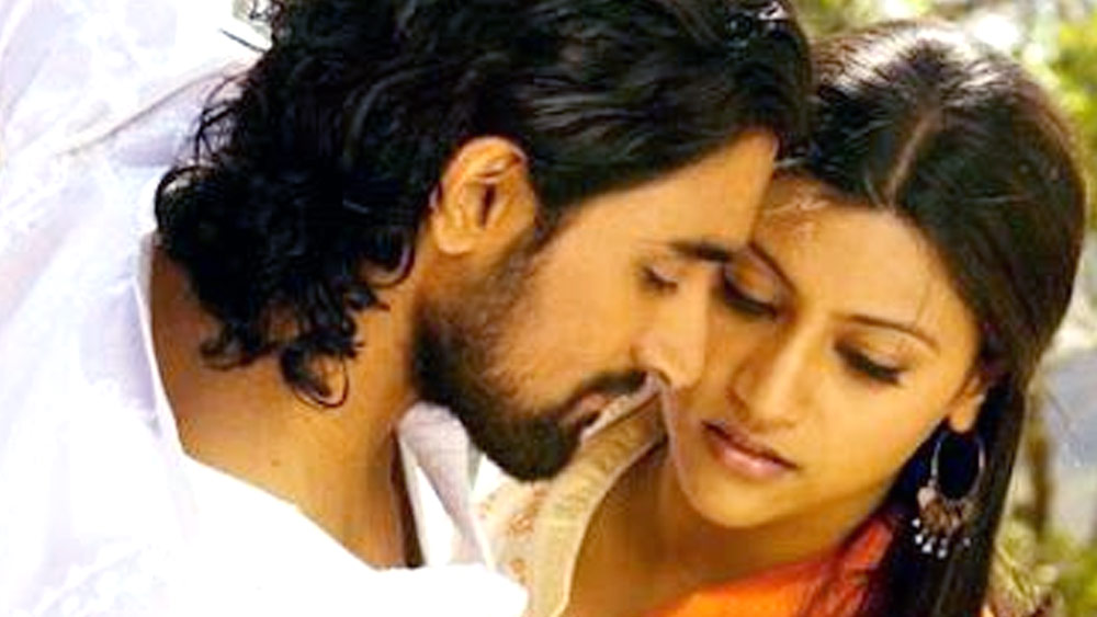 ‘আজা নচ লে’ ছবিতে মাধুরী দীক্ষিতের লাস্যের পাশে তাঁর মুখ ভেঙিয়ে অভিনয় করা, তাঁর চুল ঝাঁকিয়ে কথা বলা, তাঁর চাহনিতে মুগ্ধ দর্শক। নিজের অভিনয় দক্ষতার জোরেই তিনি বলিউড কাঁপিয়েছেন।