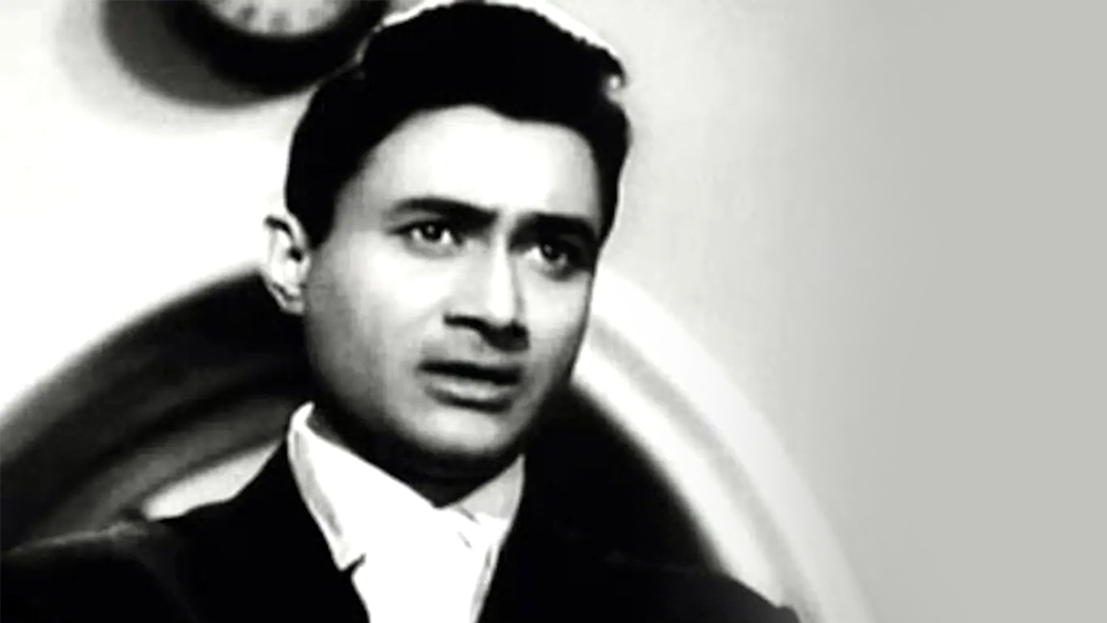 দেব আনন্দ পেয়েছিলেন। তবে তার আগে কঠোর পরিশ্রমও করতে হয়েছিল। এক দিনে সাফল্য আসেনি।