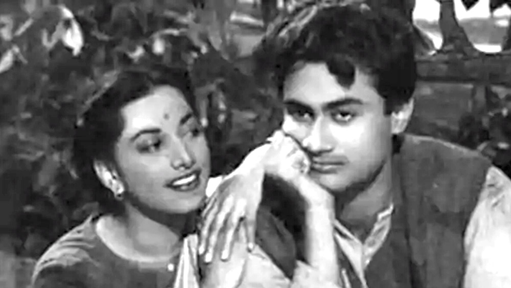 পরে এক স্মৃতিকথায় সুরাইয়া বলেন, দেব আনন্দের ব্যক্তিত্বের সাদাসিধে দিকটাই তাঁকে আকৃষ্ট করেছিল। প্রাণরক্ষার পরে সুরাইয়া বলেছিলেন, ‘তুমি যদি না বাঁচাতে, আজ আমার জীবন শেষ হয়ে যেত।’ শুনে নাকি দেব আনন্দ বলেছিলেন, ‘তোমার জীবন শেষ হলে সেইসঙ্গে আমারটাও শেষ হয়ে যেত।’ এরপর দু’জনের সম্পর্ক গাঢ় হতে আর দেরি হয়নি।