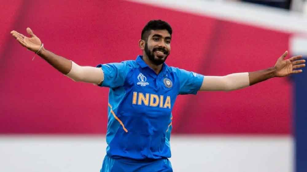 বাবরের দলের তিন জোরে বোলারের মধ্যে ভারত থেকে রয়েছেন শুধু যশপ্রীত বুমরা।