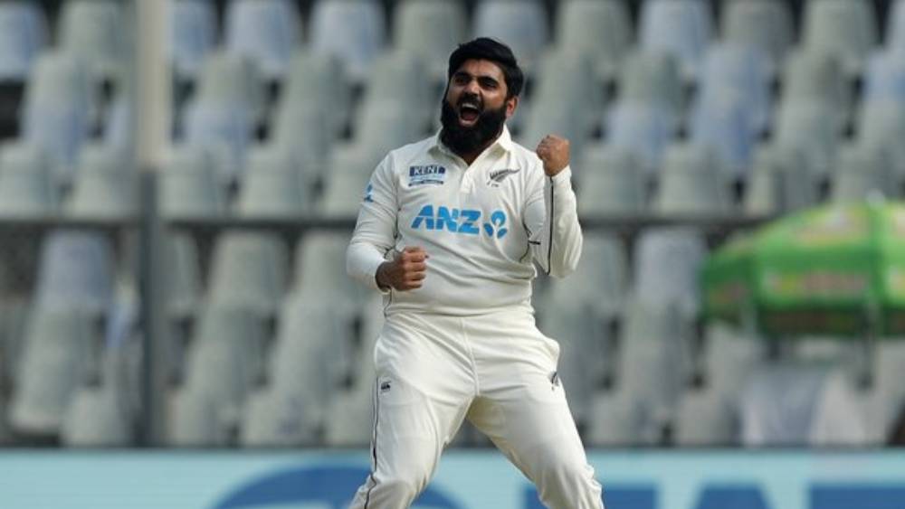 সরাসরি: অজাজের ১০ উইকেট, ভারতের প্রথম ইনিংস শেষ ৩২৫ রানে