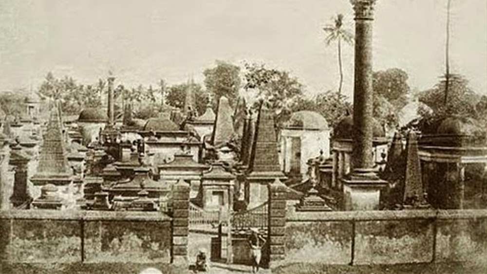 তার আগেই ১৯৮৫ খ্রিস্টাব্দে শুরু হয়েছিল নর্থ পার্ক স্ট্রিট সেমিট্রি। কিন্তু তার আর কোনও অস্তিত্বই আজ নেই। ১৯৫৩ সালে এই সমাধিক্ষেত্রের জমিতে নগরায়নের কাজ করা হবে বলে সিদ্ধান্ত নেওয়া হয়। ফলে যেখানে এই সমাধিস্থান ছিল, সেখানে আজ দাঁড়িয়ে আছে কলকাতার অন্যতম সেরা একটি মিশনারি স্কুল এবং একটি হাসপাতাল।