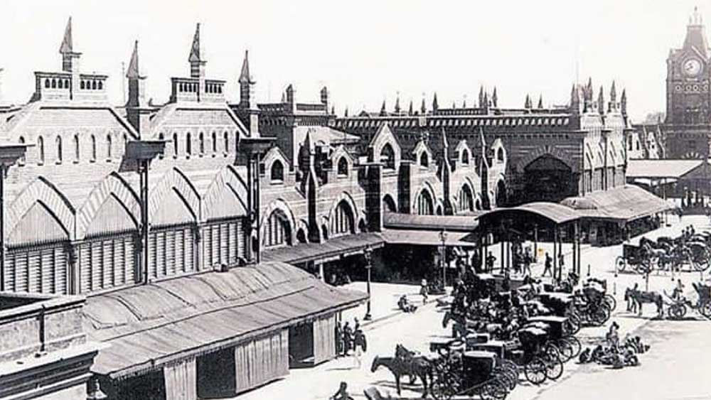 ইস্ট ইন্ডিয়া কোম্পানির স্থপতিকে দায়িত্ব দেওয় হল ভবনের নকশার জন্য। শেষ অবধি কাজ শুরু হল ১৮৭১-এর সেপ্টেম্বরে। ঠিকাদার বার্ন অ্যান্ড কোং-কে দেওয়া হয়েছিল ২ লক্ষ ৫৮ হাজার ৭২০ টাকা।