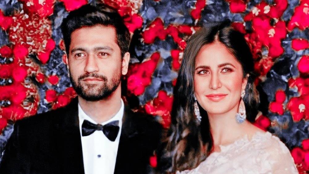 গত শুক্রবার ক্যাটরিনা কইফ এবং ভিকি কৌশল খাতায়কলমে বিয়ে সেরে ফেলেছেন বলে দাবি সর্বভারতীয় সংবাদমাধ্যমের। তাঁরা ১৯৫৪ সালের বিশেষ বিবাহ-আইনে বিয়ে করেছেন বলে জানানো হয়েছে।