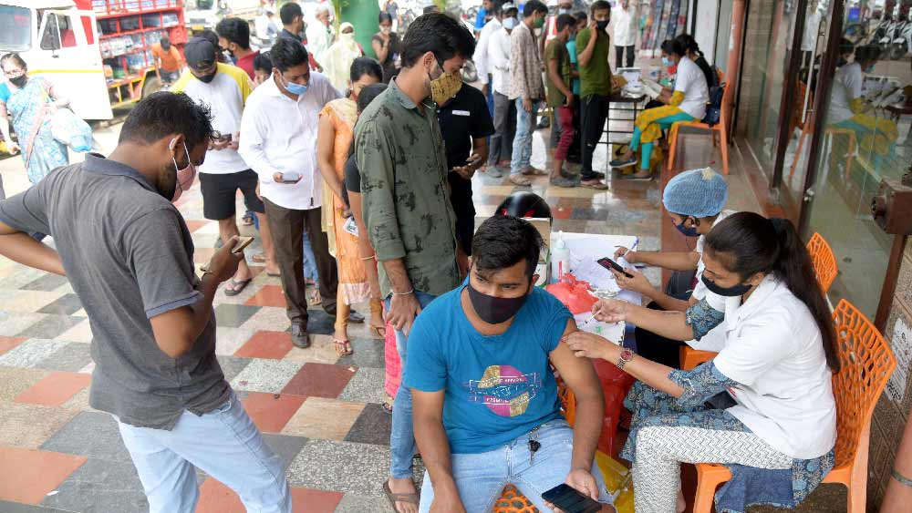 ডেল্টার থেকে বহুগুণ বেশি সংক্রামক ওমিক্রন । 