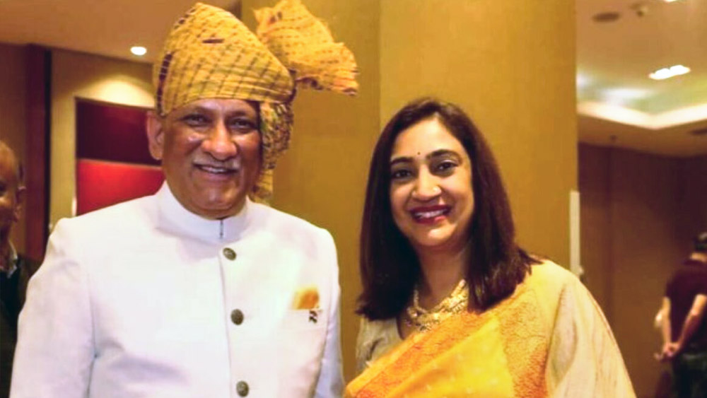 দুর্ঘটনা প্রাণ কেড়ে নিয়েছে মধুলিকা রাওয়তের। ভারতীয় সেনার সর্বাধিনায়ক বিপিন রাওয়তের স্ত্রী হিসেবে তো বটেই, সমাজসেবী হিসেবেও তিনি ছিলেন খ্যাত।