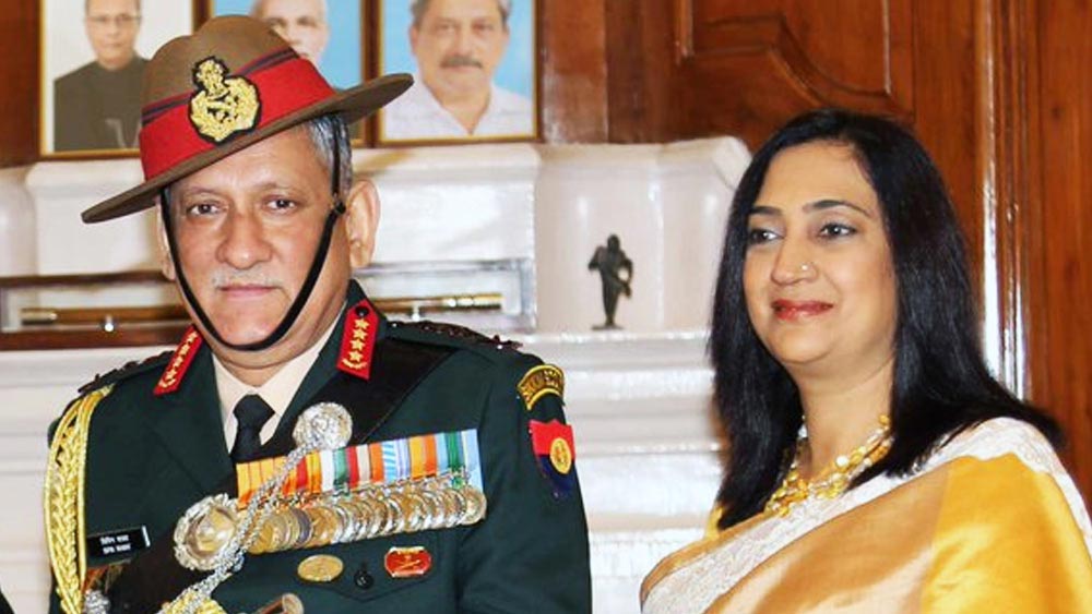 বরবার সেনা বাহিনীর শহিদদের বিধবা স্ত্রীদের জন্য কাজ করেছেন। সঙ্গে শহীদ সেনা কর্তা ও জওয়নাদের সন্তানের জন্যও কাজ করেন মধুলিকা।