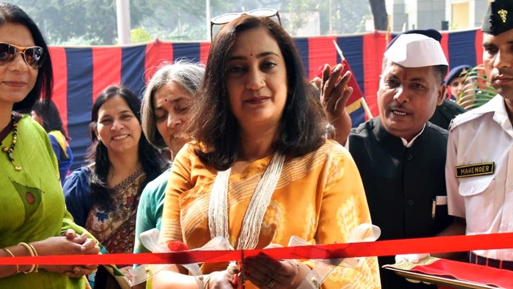 মধুলিকার পরিচালনায় ওই সংগঠন সেনা পরিবারের স্বাস্থ্যে সচেতনতা বাড়াতেও নানা কর্মসূচি নেয়।