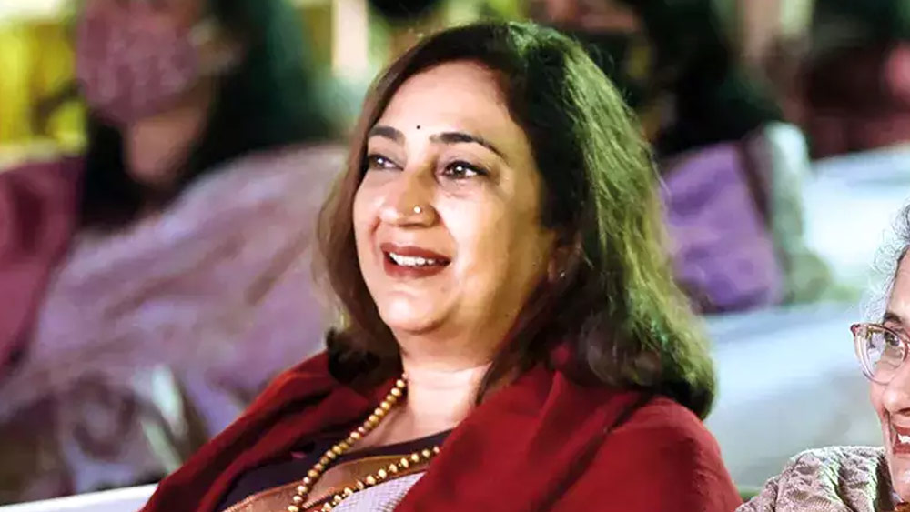 বিপিন রাওয়াতের সঙ্গে বিয়ের পর থেকেই নানা সমাজকল্যাণমূলক কাজে যুক্ত হন। একই সঙ্গে মানুষ করেন তাঁদের দুই কন্যাকে।