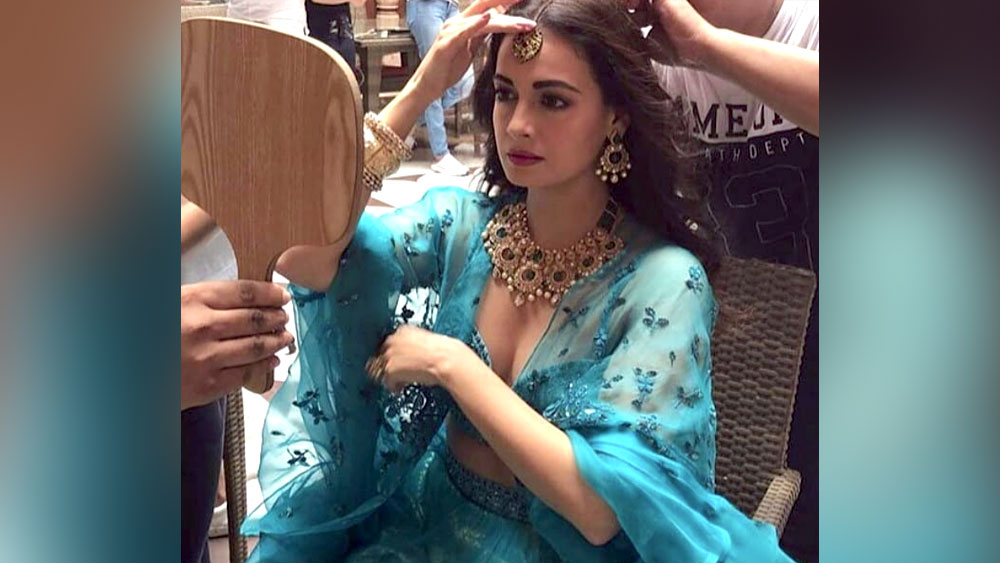 পুরনো সম্পর্কের সঙ্গে শেষ হয়েছে পুরনো প্রযোজনা সংস্থাও। তবে প্রযোজক দিয়া থামেননি। তাঁর নতুন প্রযোজনা সংস্থার নাম ‘ওয়ান ইন্ডিয়া স্টোরিজ’।