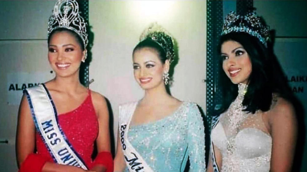 কলেজে পড়াশোনা করতে করতেই মার্কেটিং এগজিকিউটিভ হিসেবেও কাজ শুরু করেন। তখন মাসে ৫০০০ টাকা বেতন পেতেন দিয়া। সেখান থেকেই মিস ইন্ডিয়া প্রতিযোগিতায় অংশগ্রহণ। তাতে তৃতীয় স্থান অধিকার করে মিস এশিয়া প্যাসিফিকে জয়। ওই বছরই বিশ্বসুন্দরী হয়েছিলেন প্রিয়াঙ্কা চোপড়া। ব্রহ্মাণ্ডসুন্দরী হয়েছিলেন লারা দত্ত। দিয়া মিস এশিয়া প্যাসিফিক হওয়ার পরই তাঁর কাছে একের পর এক সিনেমায় অভিনয়ের প্রস্তাব আসতে শুরু করে।