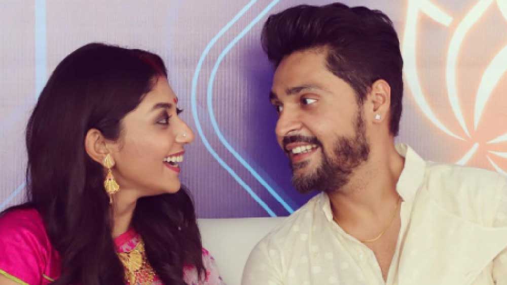 বিয়ের এক বছর কেটে গেল।