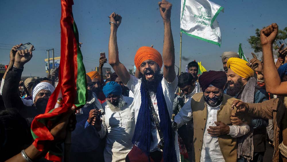 সংযুক্ত কিসান মোর্চার নেতৃত্বে আন্দোলন। বাম-অবাম নির্বিশেষে দেশের সবক’টি কৃষক ইউনিয়ন যোগ দিয়েছিল তাতে। সরকার অবশ্য তাদের নিরস্ত করতে কোনও কসুর করেনি।