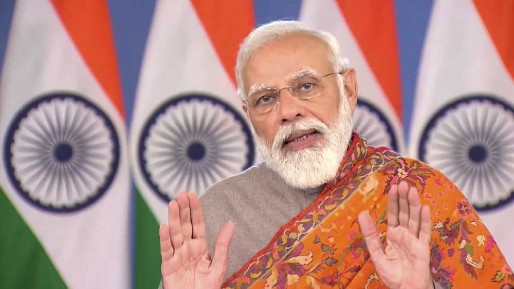 শেষে হার মানল কেন্দ্রই। পাহাড় মাথা নোয়ালো। গত ১৯ নভেম্বর প্রধানমন্ত্রী নরেন্দ্র মোদী ঘোষণা করলেন, তিনটি বিতর্কিত কৃষি আইন প্রত্যাহার করা হবে। দেশের কাছে ক্ষমা চেয়ে ব্যর্থতার কারণ জানাতে গিয়ে মোদী বললেন, তাঁরই দোষ যে তিনি কিছু কৃষককে কৃষি আইনের উপকারিতা বোঝাতে পারেননি। 