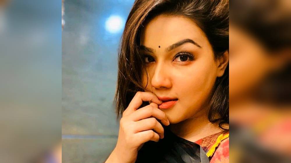 যদিও ইমন জানিয়েছেন, পরিস্থিতি সামাল দিতেই তিনি ওই কথাটি বলেছিলেন। আসলে মন্ত্রীকে নিরস্ত করতেই চেয়েছিলেন তিনি। 