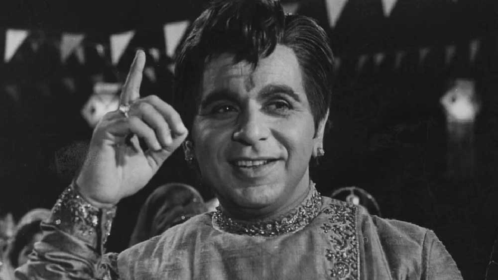 দিলীপ কুমার সংলাপকে নিয়ে গিয়েছিলেন সাঙ্গীতিক স্তরে।