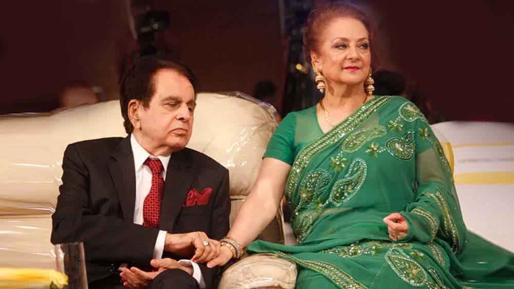 ১৯৭১ সালে সায়রা অন্তঃসত্ত্বা হন। কিন্তু শারীরিক সমস্যার কারণে তাঁর গর্ভপাত হয়ে যায়। সায়রা বানু পরবর্তী কালে এক সাক্ষাৎকারে বলেছিলেন, তাঁদের সন্তান হলে শাহরুখ খানের মতো দেখতে হত। 