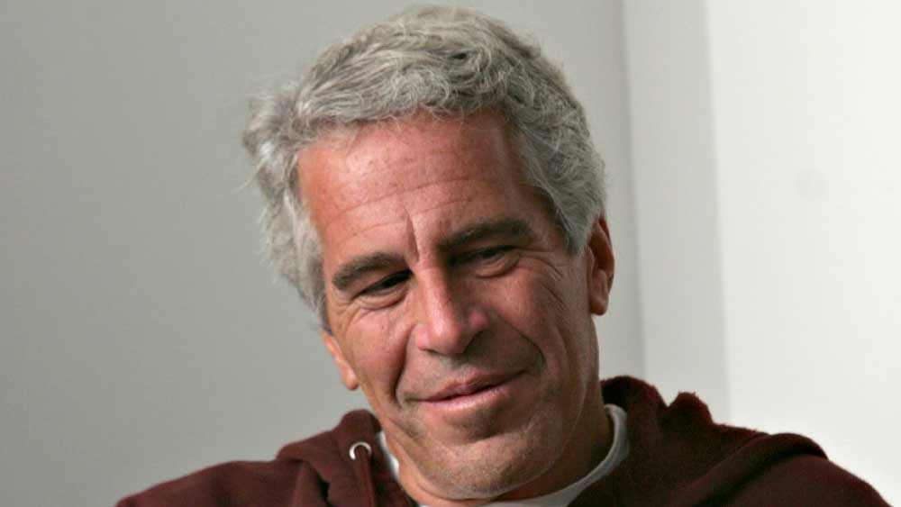 পরে জেফ্রি তাঁর কুকীর্তির জন্য গ্রেফতার হয়েছেন। দোষী সাব্যস্ত হয়ে জেলও হয়েছে তাঁর। শেষে বছর দু’য়েক আগে জেলের ভিতরেই আত্মঘাতী হন আমেরিকার এই ধনকুবের।  