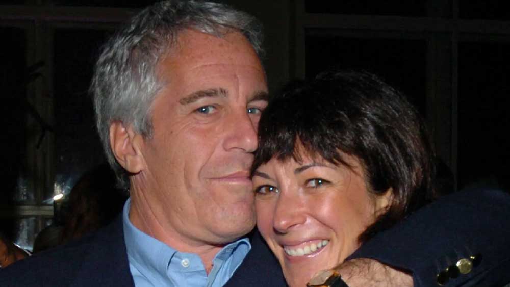 এরপরই একান্তে ডেকে জেফ্রির ‘সমস্যা’র কথা কেটকে জানিয়েছিলেন ম্যাক্সওয়েল। আদালতকে নিজের বয়ানে কেট বলেছেন, ‘‘ম্যাক্সওয়েল আমাকে সেদিন বলেছিলেন, ওঁর (জেফ্রির) যৌনাকাঙ্খা অত্যন্ত বেশি। দিনে অন্তত তিনবার মিলনেচ্ছু হন। সেই চাহিদা একা সামাল দিতে পারেন না জেফ্রির প্রেমিকা ।’’ কেটদের শরণাপন্ন হওয়া সেই অসহায়তা থেকেই।