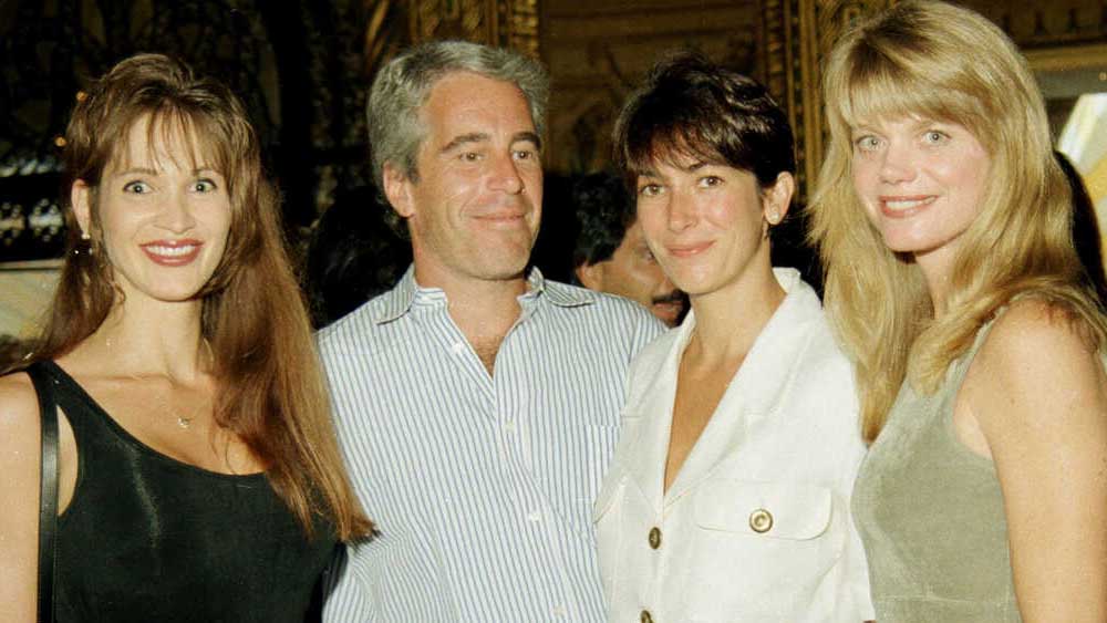 যদিও তথ্য বলছে, ম্যাক্সওয়েল শুধু জেফ্রির চাহিদার জোগান দিতেন তা-ই নয়, ইংল্যন্ডের রাজপুত্র অ্যান্ড্রু, যাঁর নামও একবার যৌন কেলেঙ্কারিতে জড়িয়েছিল, তাঁর সঙ্গেও দহরম মহরম ছিল ম্যাক্সওয়েলের। এমনকি বিষয়টি গল্পোচ্ছলে একবার কেটকে বলেও ফেলেছিলেন জেফ্রির ‘প্রেমিকা’। জেফ্রির অত্যধিক কামনেচ্ছার কথাও এ ভাবেই মুখ ফসকে বলে ফেলেছিলেন ম্যাক্সওয়েল।