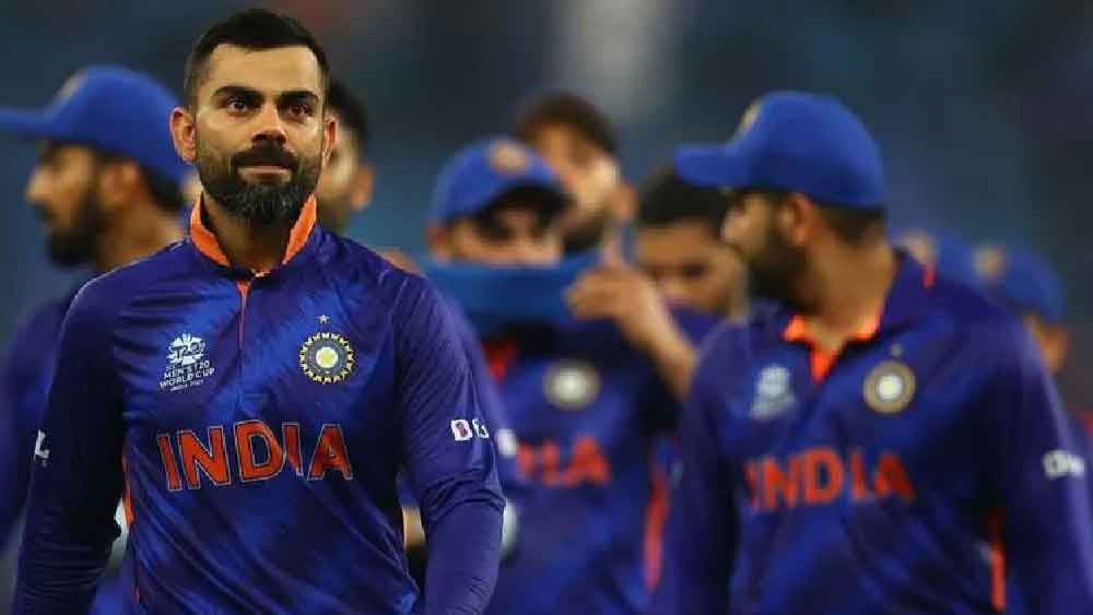 টি-টোয়েন্টি বিশ্বকাপে পাকিস্তান এবং নিউজিল্যান্ডের কাছে হেরে গ্রুপ পর্ব থেকেই ছিটকে যেতে হয় কোহলীর ভারতকে।