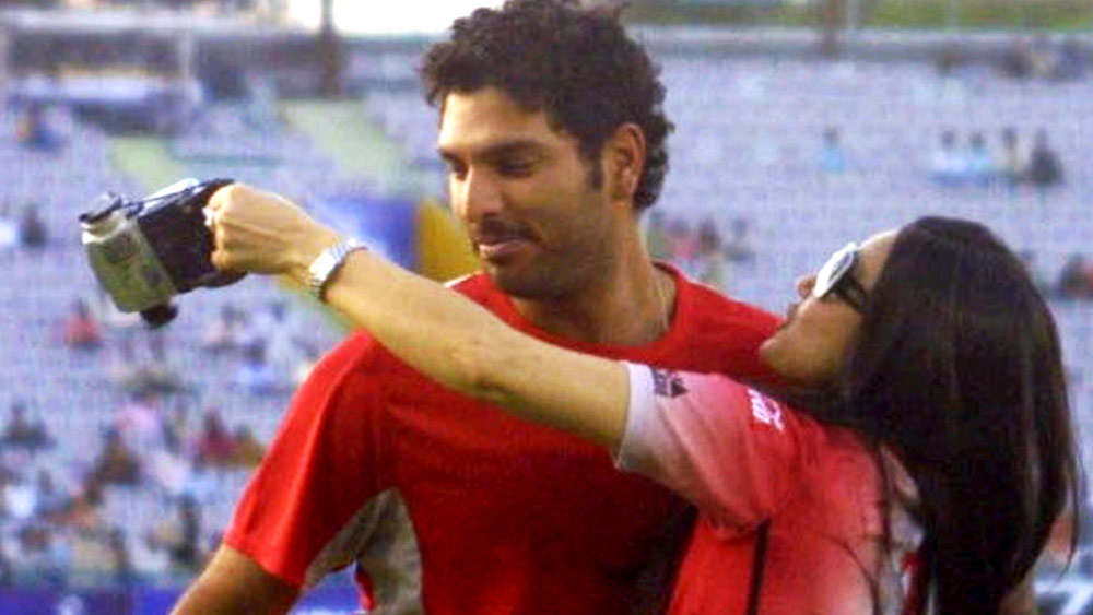 ম্যাচের পর একাধিক পার্টিতে প্রীতির সঙ্গে দেখা গিয়েছিল যুবরাজকে। দু’জনের পরস্পরকে জড়িয়ে ধরার ছবি এখনও নেটমাধ্যমে পাওয়া যাবে। যদিও প্রীতি এই সম্পর্কের কথা বার বার অস্বীকার করেছেন।