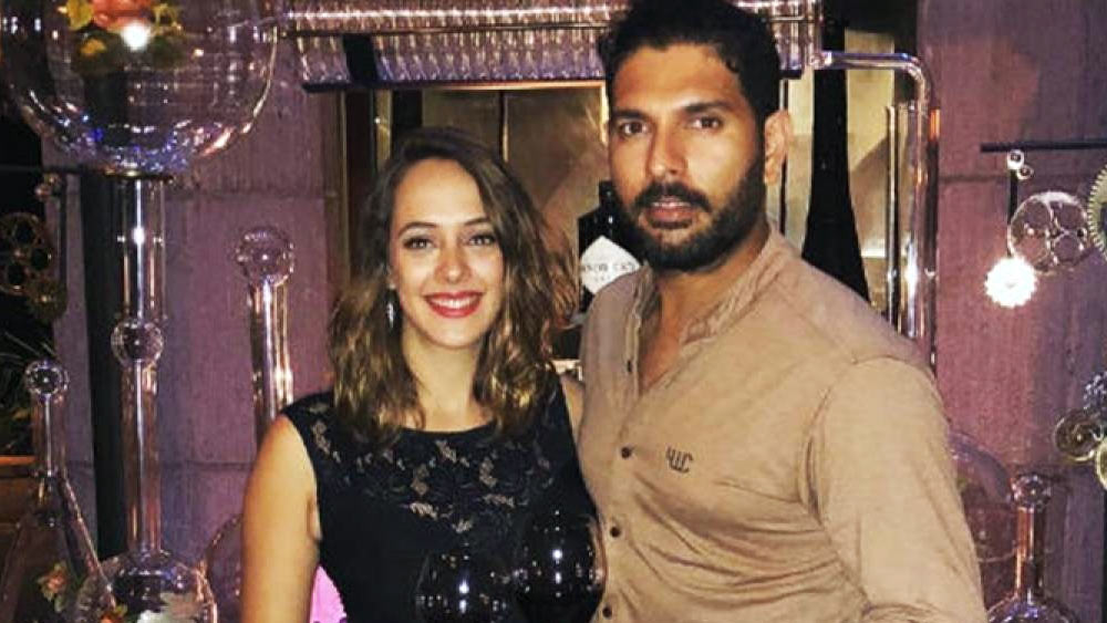 বেশ কিছু বছর ধরে হ্যাজলকে ডেট করার পর বিয়ে করেন যুবরাজ। এই বিয়েতে সমর্থন ছিল তাঁর মা শবনমেরও। ধুমধাম করে বিয়ে হয় দু’জনের।