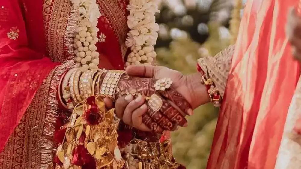 কী লেখা ছিল তাঁর মেহেন্দিতে?