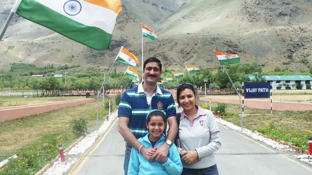 আশনার লেখা বই, ‘ইন সার্চ অব টাইটেল: মিউসিং অব আ টিনএজার’-এর মুখবন্ধ লেখেন জেনারেল বিপিন রাওয়ত। এই বইটির প্রকাশক প্রথমে আড়াইশো কপি ছাপিয়েছেন। দুর্ঘটনার পর আশনার নাম নিয়ে চর্চা শুরু হতেই বইয়ের চাহিদা বাড়তে থাকে। প্রকাশক আরও কপি ছাপাচ্ছেন বলে শোনা যাচ্ছে।