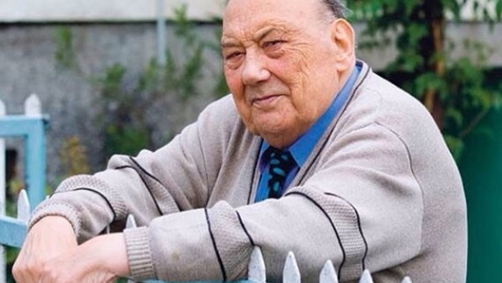 তাঁর কানের ধার ঘেঁষেই বোধহয় মৃত্যুদূতের যাতায়াত। মৃত্যু তাঁর জীবনে বহু বার আসা যাওয়া করেছে।  