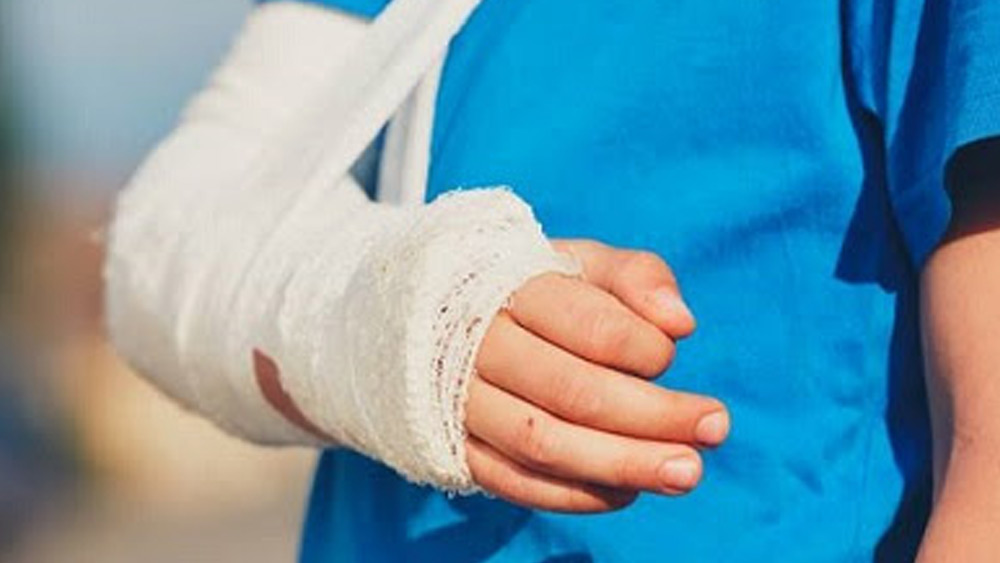 হাত ভেঙে গিয়েছিল। তীব্র ঠান্ডায় হাইপারথেমিয়াতেও আক্রান্ত হন ফ্রানে। তবে প্রাণে বেঁচে যান। অবশ্য এই ঘটনা তাঁর ঘটনাবহুল জীবনের একটা ছোট্ট উদাহরণ। ফ্রানে তখন জানতেনও না, তাঁর জীবনের ‘কান ঘেঁষা মৃত্যু’ সিরিজের সবে প্রথম পর্ব এই ঘটনা।