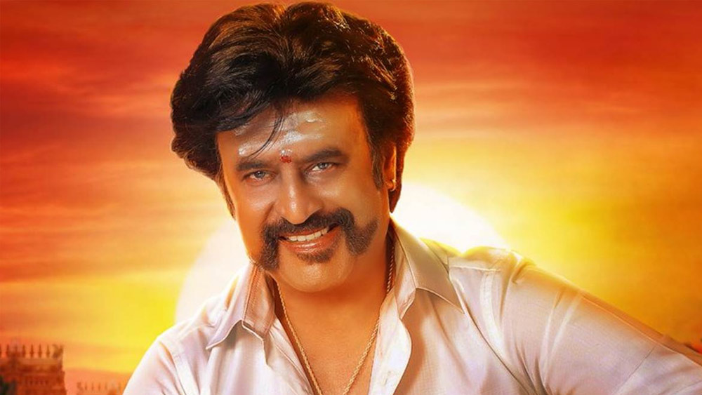 ছোট থেকে অভাবের সংসার দেখেছেন রজনী। ১৯৫৬ সালে তাঁর বাবা রামোজিরাও গায়কোয়াড় চাকরি থেকে অবসর নেন। সে সময় রজনী সবে ছ’বছরের। বাবার পেনশনের টাকায় কোনও মতে তাঁদের সংসার চলত।