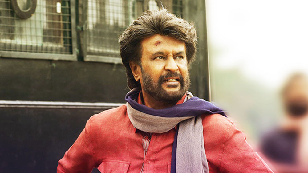 টানাটানির সংসারের অর্থ রোজগারই লক্ষ্য ছিল রজনীর। স্কুলের গণ্ডি পার করার পর কখনও কুলিগিরি তো কখনও আবার কাঠের মিস্ত্রির কাজ করেছেন তিনি। এক সময় তো বেঙ্গালুরু মেট্রোপলিটন ট্রান্সপোর্ট কর্পোরেশন (বিএমটিসি)-এর বাস কনডাক্টর হিসাবে কাজও করেছেন ‘থালাইভা’।