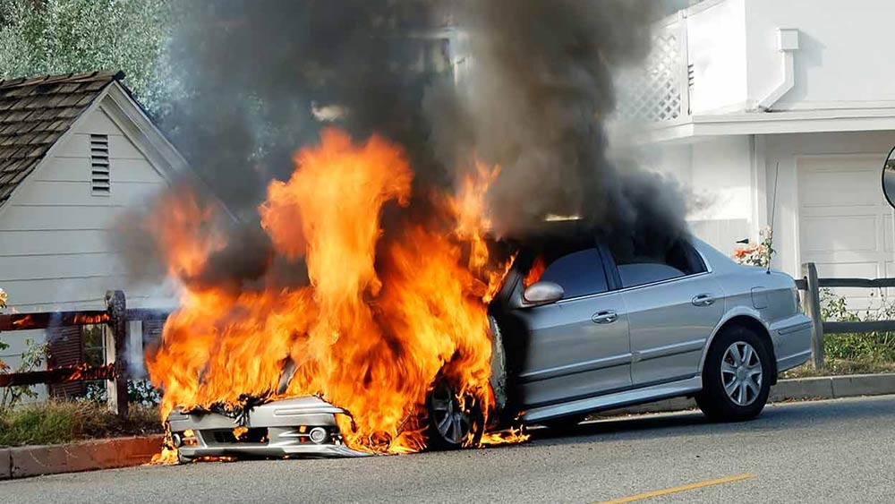 এই ঘটনার পর ট্রেন, বাস, বিমানে সফর বন্ধ করে দেন ফ্রানে। ঠিক করেন যেখানে যাবেন নিজের গাড়িতেই যাবেন। কিন্তু সেখানেও বিপদ। ১৯৭০ সালে ফ্রানে যখন গাড়ি চালাচ্ছিলেন তাঁর গাড়িতে আগুন ধরে যায়। চলন্ত গাড়ি থেকেই ঝাঁপ দেন ফ্রানে। মুহূর্তের মধ্যে গাড়ির জ্বালানির ট্যাঙ্কে বিস্ফোরণ হয়। তাঁর চোখের সামনে পুড়ে ছাই হয়ে যায় গাড়িটি।