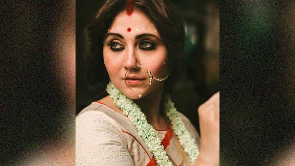 ১৯৯৮ সালে ১৮ বছর বয়সে রবীন্দ্রসঙ্গীত শিল্পী প্রয়াত সাগর সেনের ছেলে প্রমিত সেনের সঙ্গে চার হাত এক হয় সন্তু মুখোপাধ্যায়ের মেয়ে স্বস্তিকার। তাঁর বিবাহিত জীবন সুখের ছিল না বলেই জানিয়েছিলেন অভিনেত্রী। বিয়ের দু’বছরের মাথায় স্বামীর বিরুদ্ধে বিবাহ বিচ্ছেদের মামলা করেন তিনি। প্রমিত তাঁকে শারীরিক ও মানসিক নির্যাতন করতেন বলে অভিযোগও করেছিলেন নায়িকা।