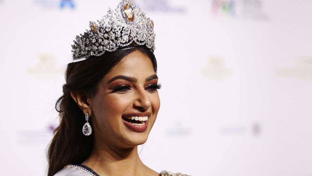 কোন প্রশ্নের উত্তর দিয়ে ‘মিস ইউনিভার্স’ খেতাব জিতলেন চণ্ডীগড়ের হারনাজ