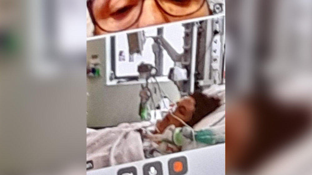 জুন মাসের শেষের দিকে অসুস্থ হয়ে পড়েন লরা। তারপর থেকে পাঁচটি হাসপাতালে বিভিন্ন পর্যায়ে চিকিৎসা হয়েছে তাঁর। এখনও তিনি বাড়ি ফিরতে পারেননি।