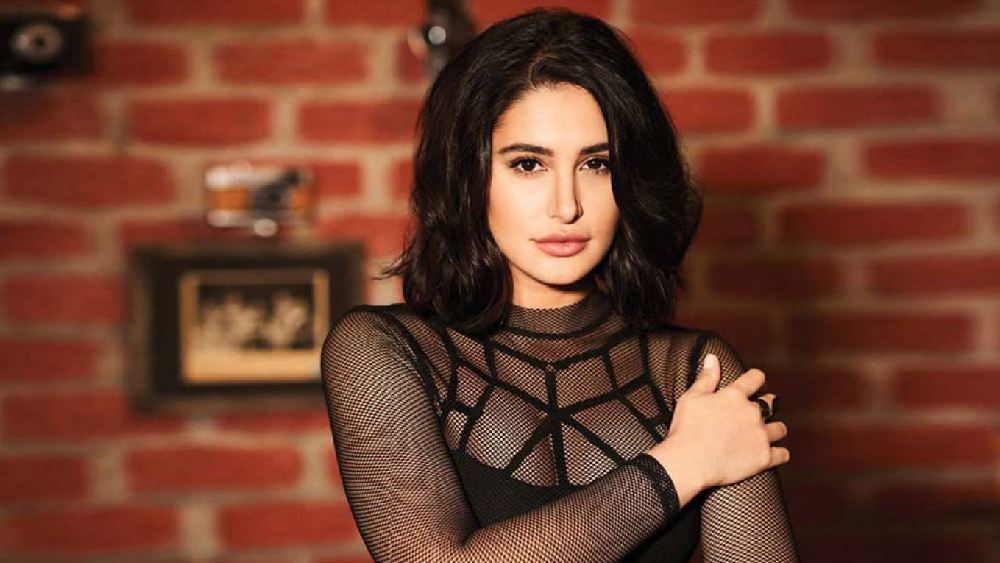 ভারতীয় ক্রিকেট দলের প্রাক্তন ক্যাপ্টেনের জীবন নির্ভর ওই ছবিতে নাম ভূমিকায় অভিনয় করেছিলেন ইমরান। নার্গিসকে দেখা গিয়েছিল তাঁর বান্ধবীর চরিত্রে।