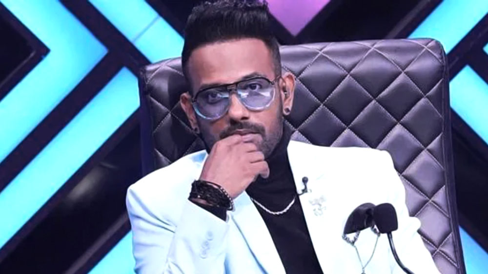 মাঝপথে পড়াশোনা ছাড়তে হয়েছিল। তবু সেখান থেকেই সফল হয়েছেন। স্বক্ষেত্রে শীর্ষে উত্তরণও হয়েছে।