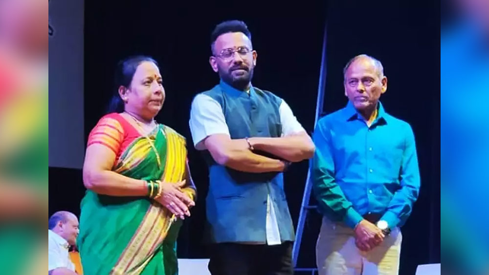 পরিবারে চার জন্য সদস্য। ওই টাকায় তাঁদের দৈনিক খরচ চালানো কষ্টসাধ্য। তবু তিলে তিলে পয়সা জমিয়ে সন্তানদের পড়ার খরচ চালাতেন ধর্মেশের বাবা। বলতেন, যা-ই হোক ‘‘পড়হাই কভি নেহি ছোড়নি চাহিয়ে।’’ শিক্ষায় যেন কোনও বাধা না আসে। 