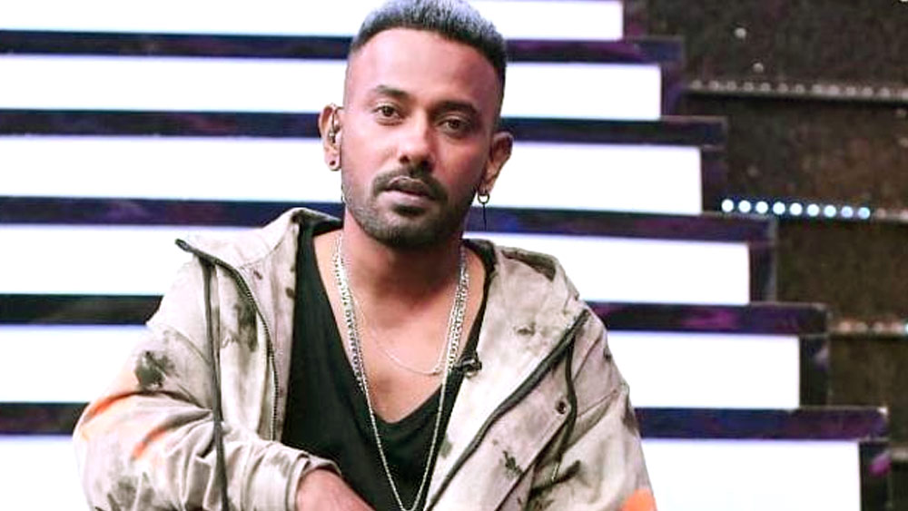 মাস খানেক পর পরিস্থিতি বদলায়। ‘ডান্স ইন্ডিয়া ডান্স’ প্রতিযোগিতায় অংশগ্রহণের সুযোগ পান ধর্মেশ। প্রতিযোগিতায় না জিতলেও তাঁর নৃত্য পরিকল্পনা নজরে পড়ে। সিনেমায় নৃত্য পরিকল্পক হিসেবে কাজের সুযোগ আসতে শুরু করে। বিভিন্ন নাচের রিয়্যালিটি শোয়েও অতিথি হিসেবে হাজির থাকার প্রস্তাব আসতে থাকে। 