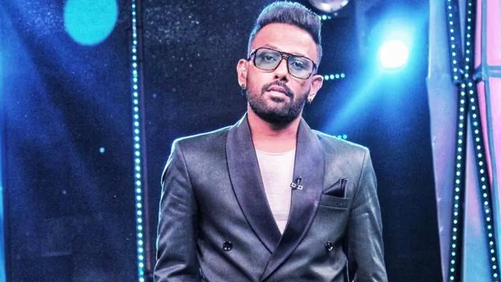 এখন তিনি ৩৮।নাচের রিয়্যালিটি শো ‘ডান্স দিওয়ানে’র অন্যতম বিচারক।  ইতিমধ্যেই পাঁচটি ছবিতে অভিনয় করেছেন। অর্থাভাবও আর নেই। ৩৭ কোটি টাকার সম্পত্তির মালিক  ধর্মেশ। বার্ষিক আয় ৩ কোটি টাকা। কিন্তু তা সত্ত্বেও পুরনো চায়ের ব্যবসা এখনও ছাড়েননি ধর্মেশের বাবা। 