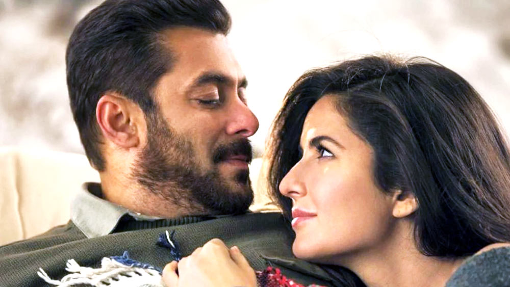 প্রাক্তন প্রেমিকা আর বর্তমানে ভাল বন্ধু ক্যাটরিনাকে বিয়েতে একটি ঝকঝকে রেঞ্জ রোভার গাড়ি উপহার দিয়েছেন সলমন। দাম ৩ কোটি টাকা।