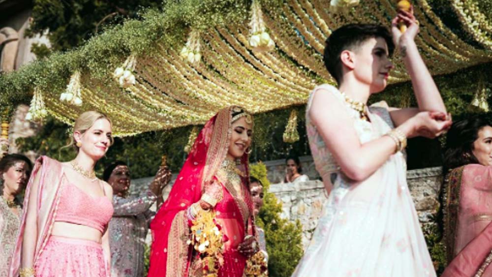 প্রাক্তন প্রেমিকদের পাশাপাশি বলিউডের প্রথম সারির অন্য অভিনেতা অভিনেত্রীও  ছিলেন অতিথি। তাঁরা কী দিলেন ভিক্যাট-কে? জেনে নেওয়া যাক।