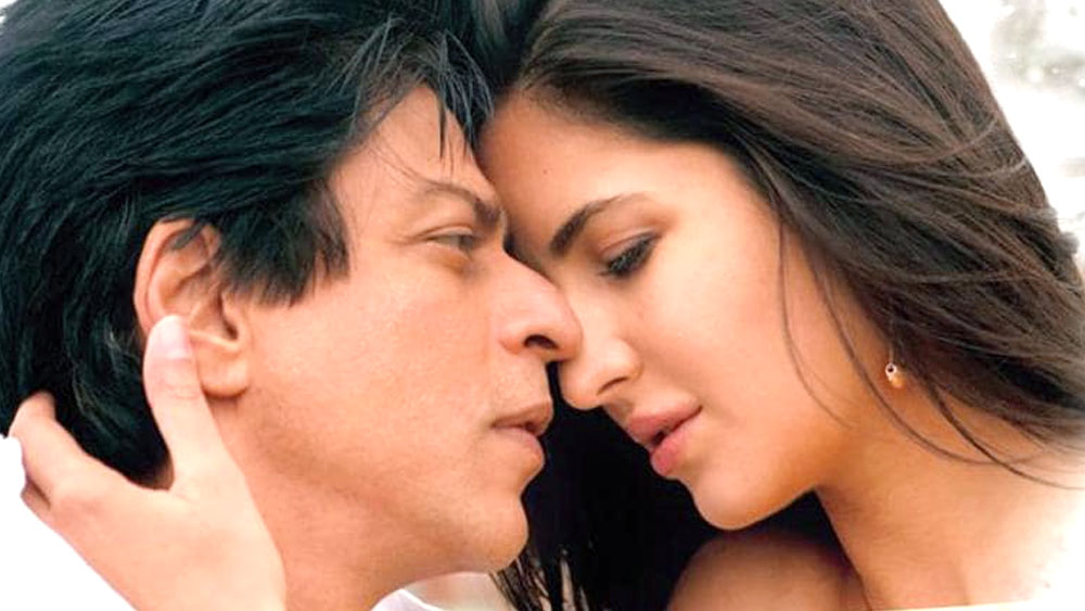 শাহরুখ খান উপস্থিত থাকতে পারেননি ক্যাটরিনার বিয়েতে। তবে নবদম্পতিকে দেড় লক্ষ টাকা মূল্যের একটি ছবি (পেন্টিং)উপহার দিয়েছেন তিনি। 