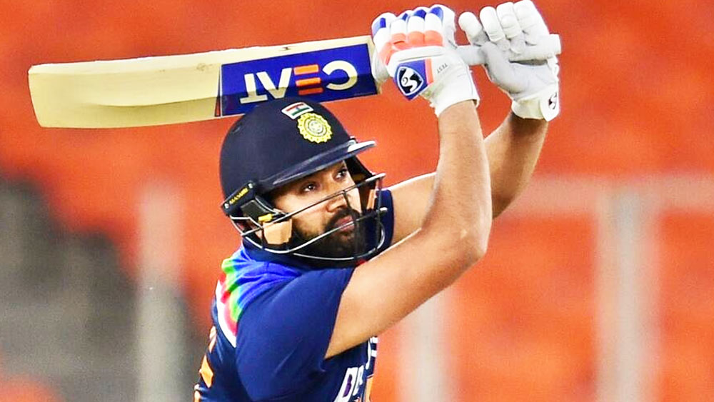 টি-টোয়েন্টি ক্রিকেটে সব চেয়ে বেশি অর্ধশতরানের রেকর্ডও রোহিতের দখলে। এই রেকর্ডের মালিক এত দিন ছিলেন বিরাট কোহলী। টি-টোয়েন্টি ক্রিকেটে তাঁর অর্ধশতরানের সংখ্যা ২৯। রোহিত করেছেন ৩০টি।